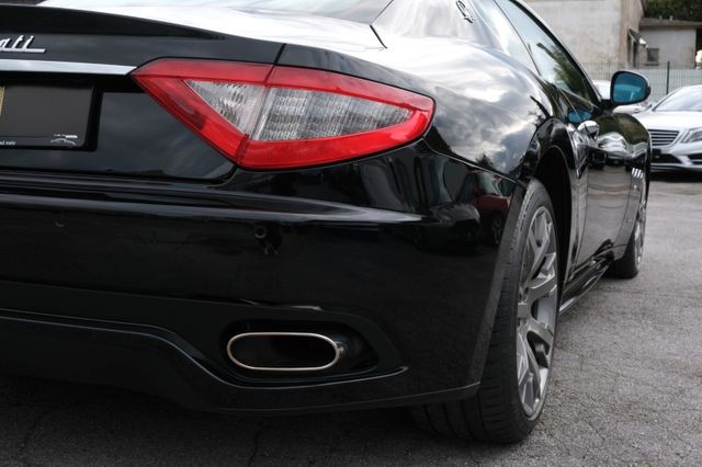 Fahrzeugabbildung Maserati Granturismo 4.7 V8 S F1/Deutsch/2. Hand/Erstlack