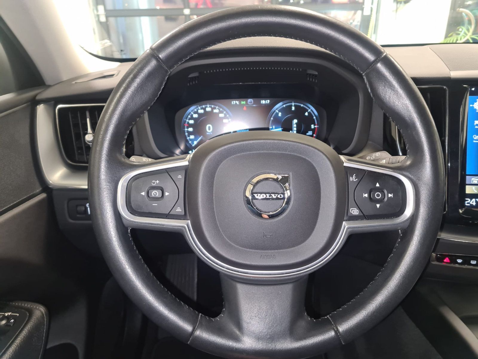 Fahrzeugabbildung Volvo XC60 Momentum AWD/NAVI/KLIMA/LEDER/GARANTIE