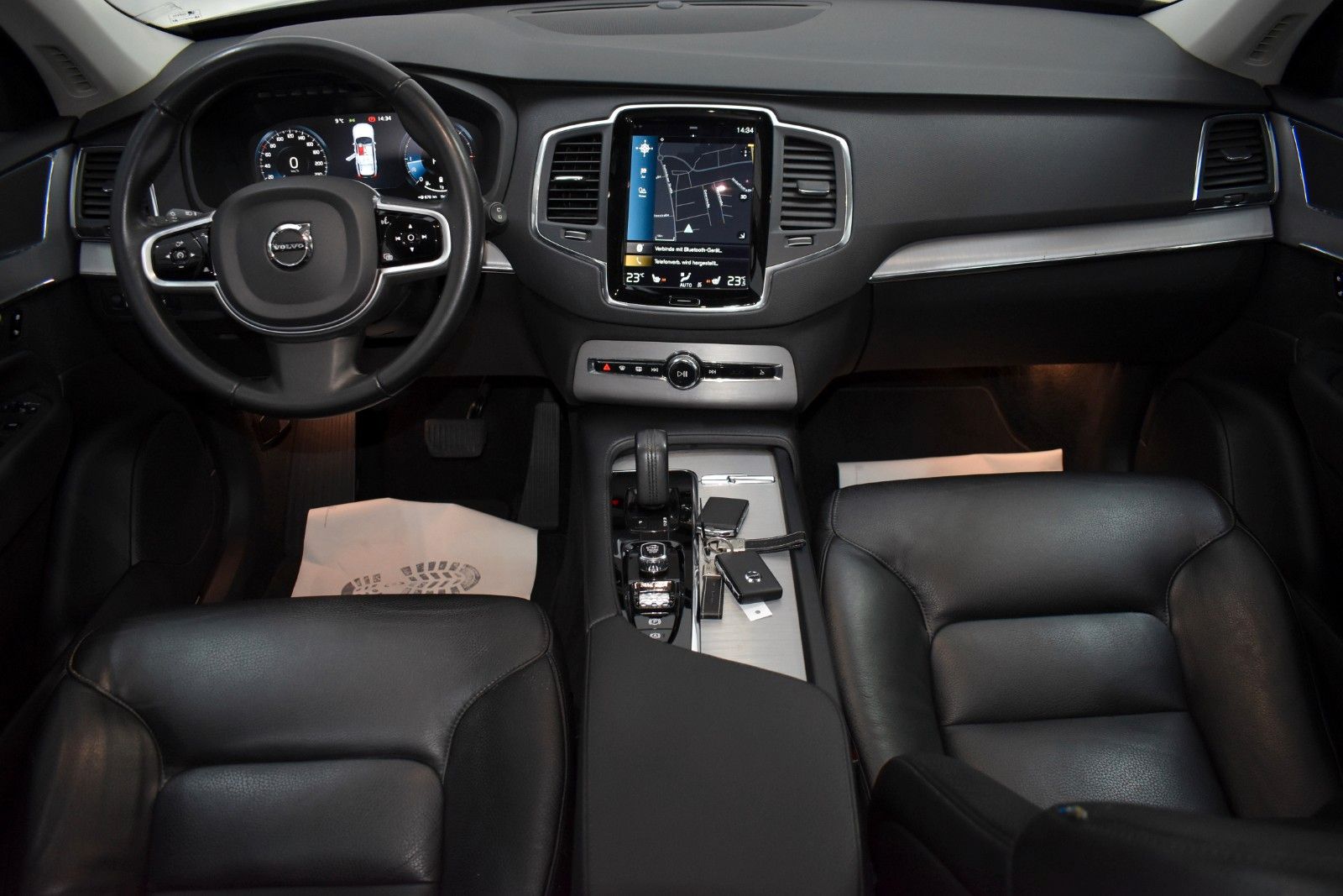 Fahrzeugabbildung Volvo XC90 B5 Momentum Pro AWD Leder,Navi,LED,Kamera