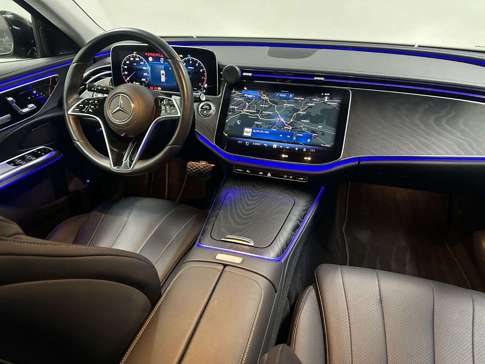 Fahrzeugabbildung Mercedes-Benz E 450 4MATIC T All-Terrain Autom. *AHK*AMBIENTE*