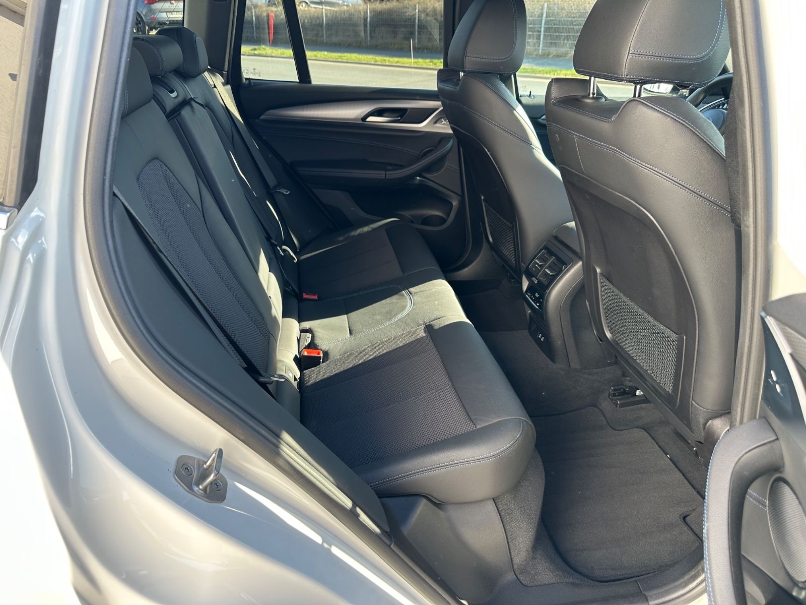 Fahrzeugabbildung BMW X3 xDrive30e M-Sport/Navi/Head-Up/LED/AHK