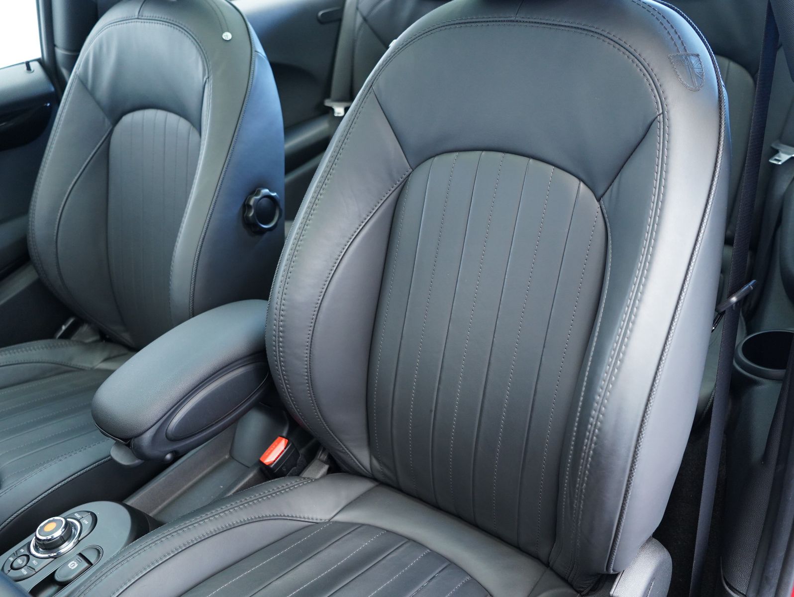 Fahrzeugabbildung MINI COOPER SE Trim XL YOURS/PANO/LEDER/HUD/SOH