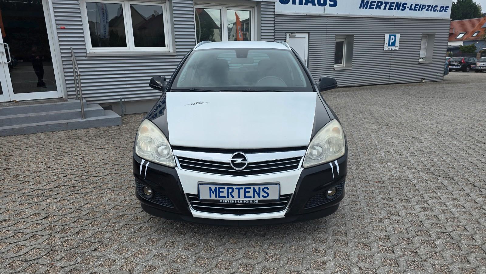 Opel Astra 2010 — photo 7