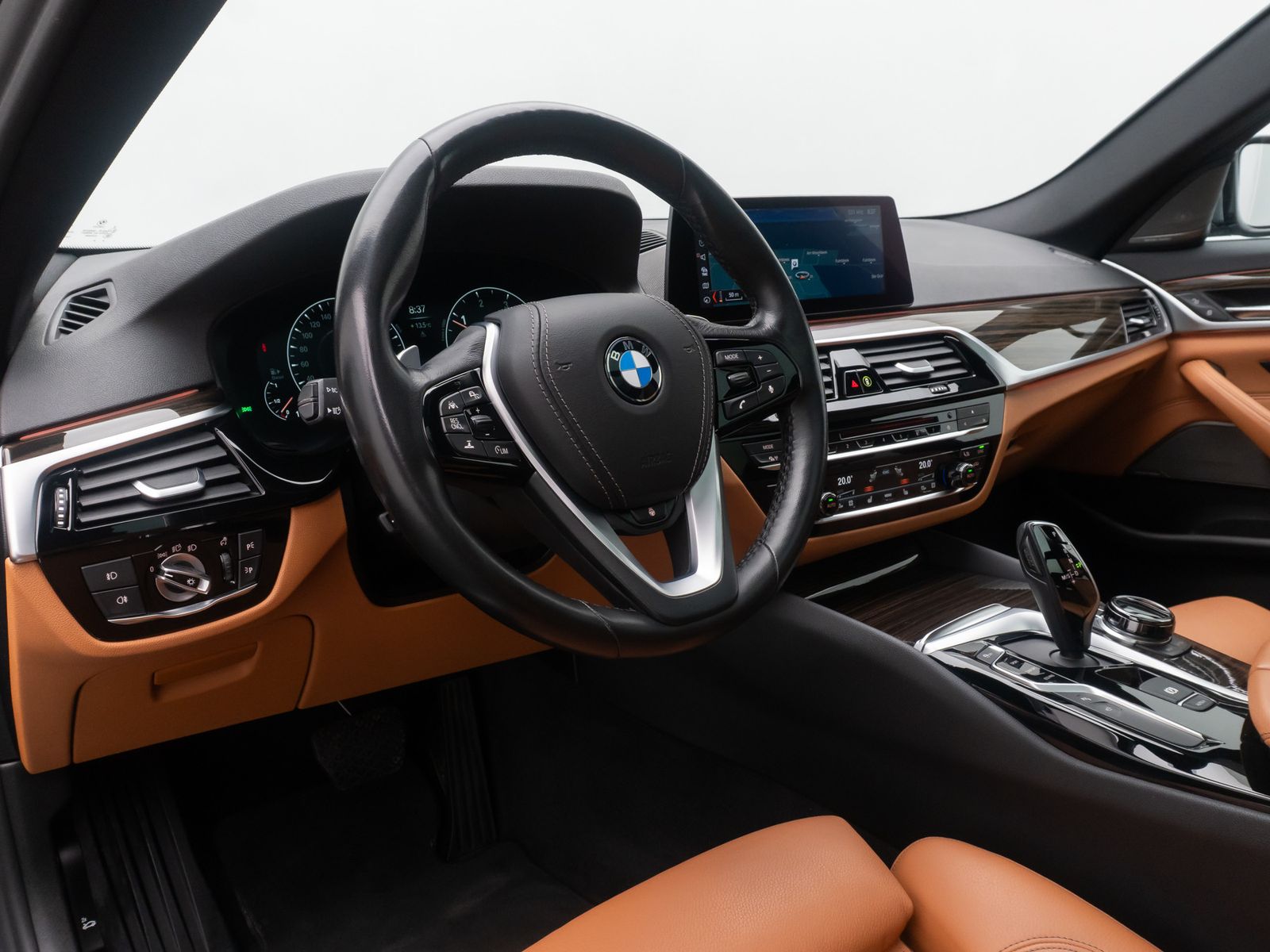 Fahrzeugabbildung BMW 540d xD SportLine 360&deg;HUD AHK DispKey SoftCl H/K