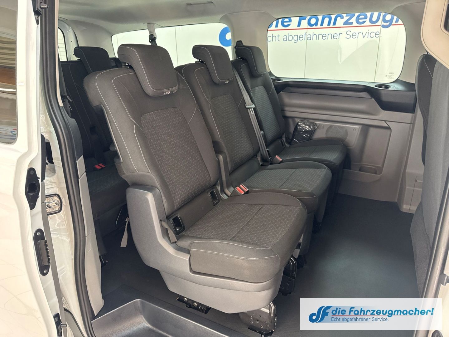 Fahrzeugabbildung Ford Transit Custom Kombi 320 L2 FWD Trend Navi LED K