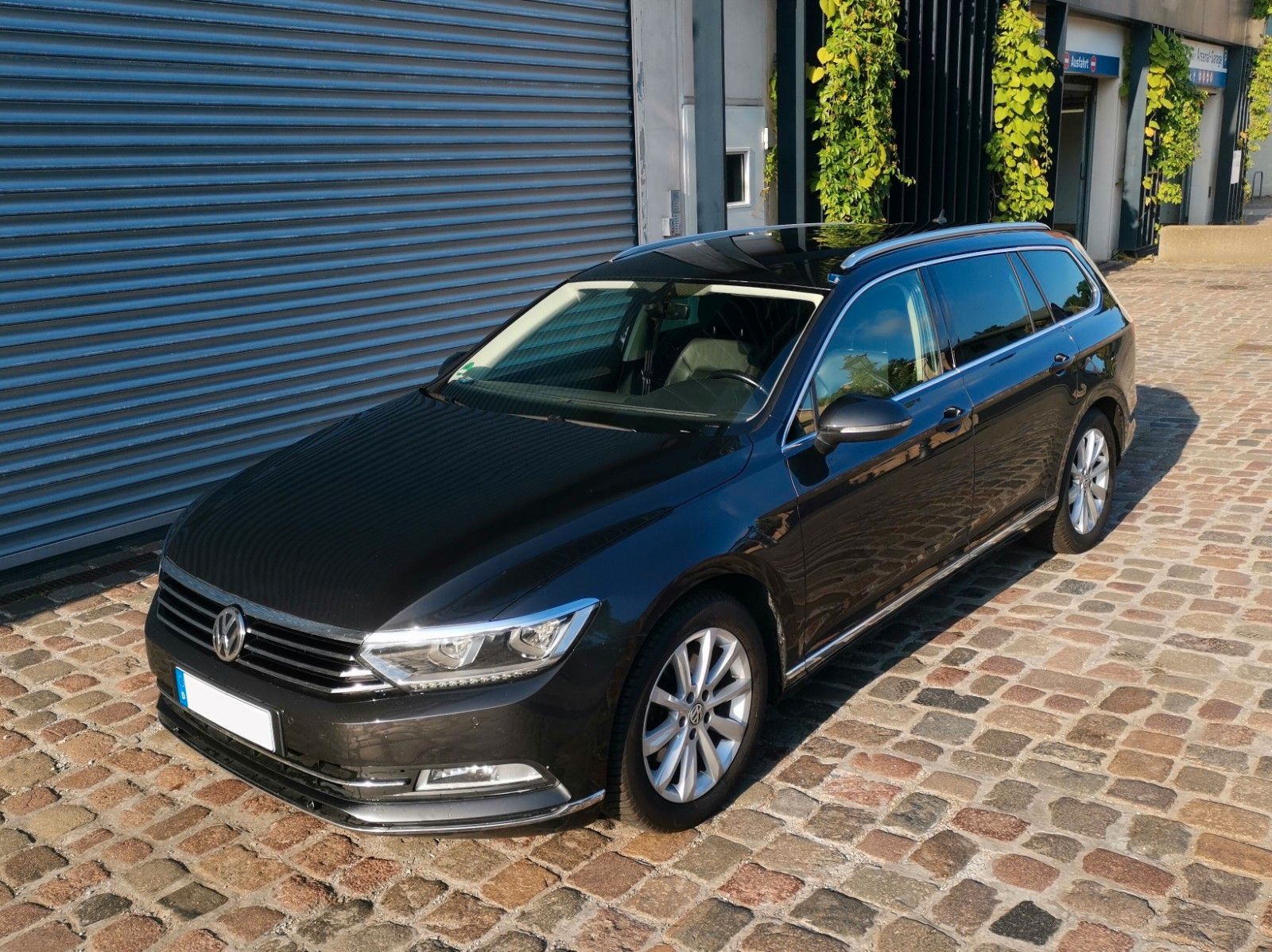 VW Passat Highline Variant Leder LED ACC Navi Apple