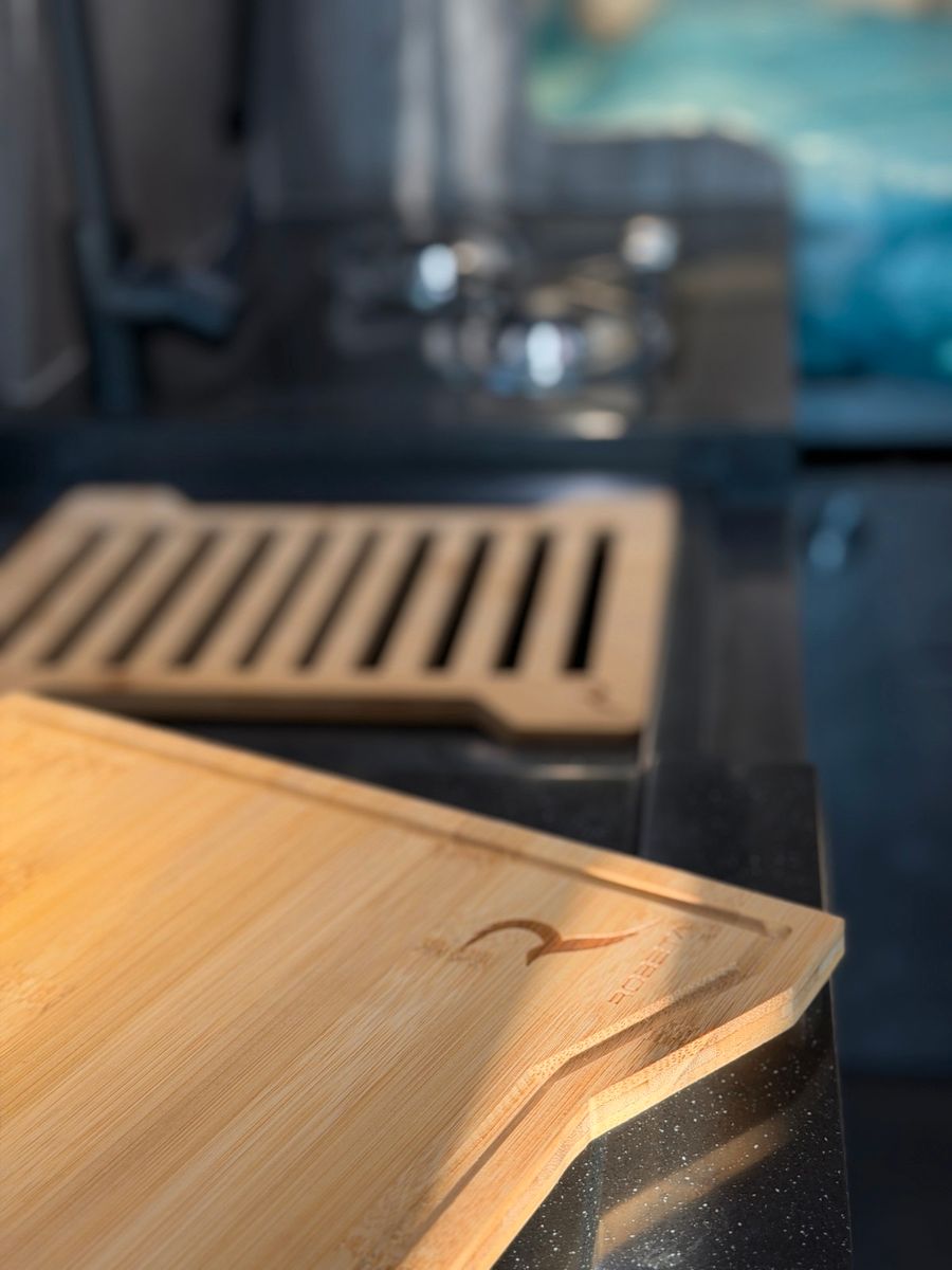 Fahrzeugabbildung Robeta Adonis - Luxus Campervan mit Aufstelldach