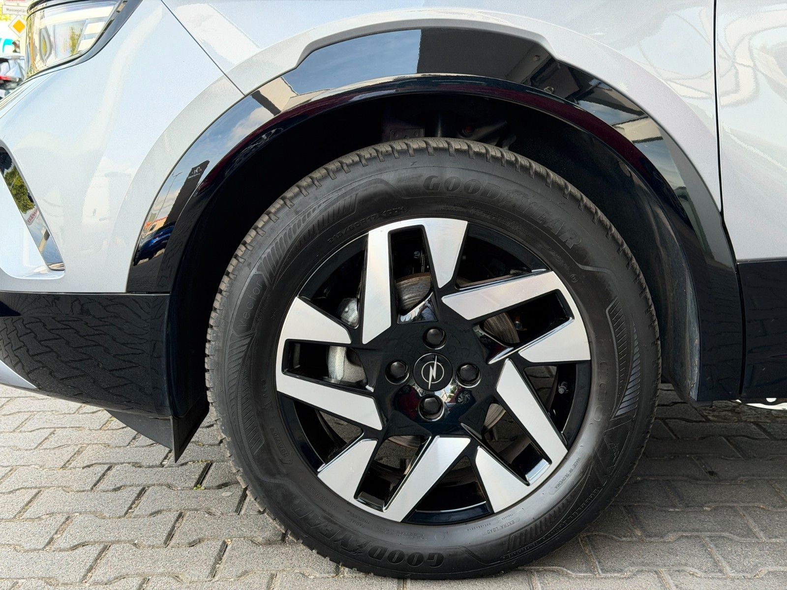 Fahrzeugabbildung Opel Mokka 1.2 Turbo GS KlimaA,LED,SHZ,Kam.,PDC,FLA
