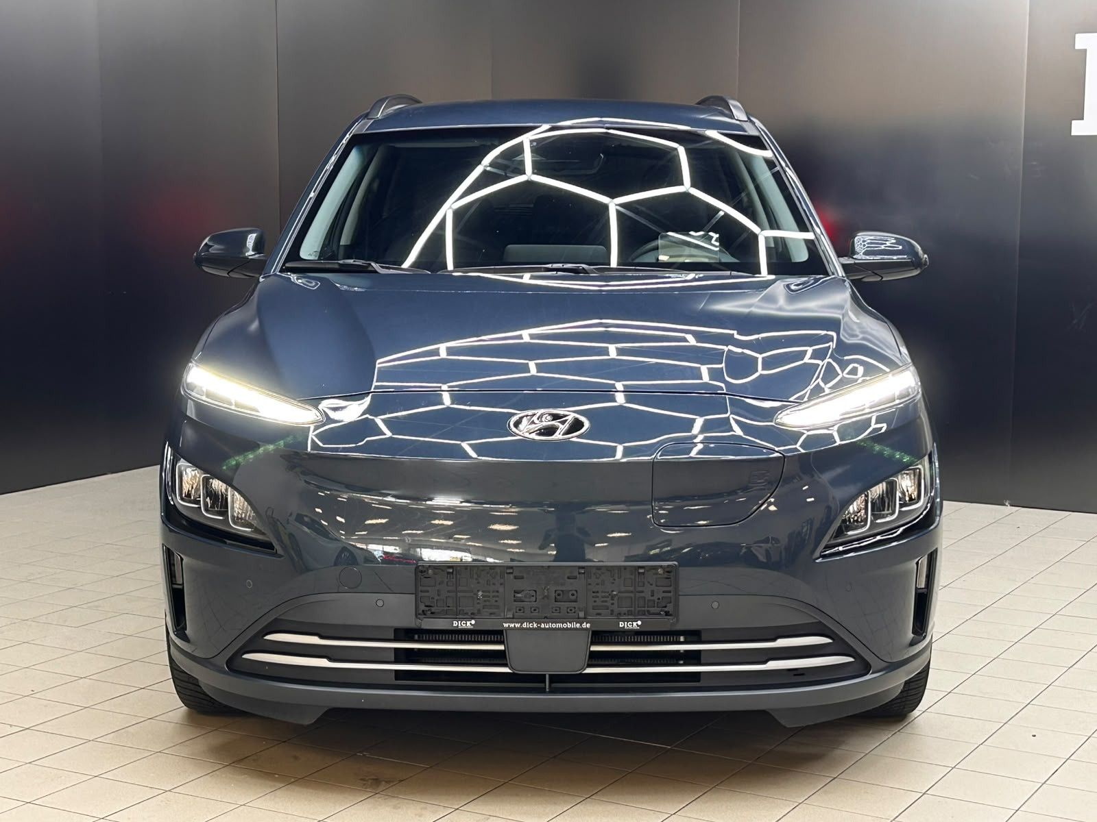 Hyundai Kona Elektro Prime LEDER+LED+ACC+HUD+KREL+KAM+WP imagem 3