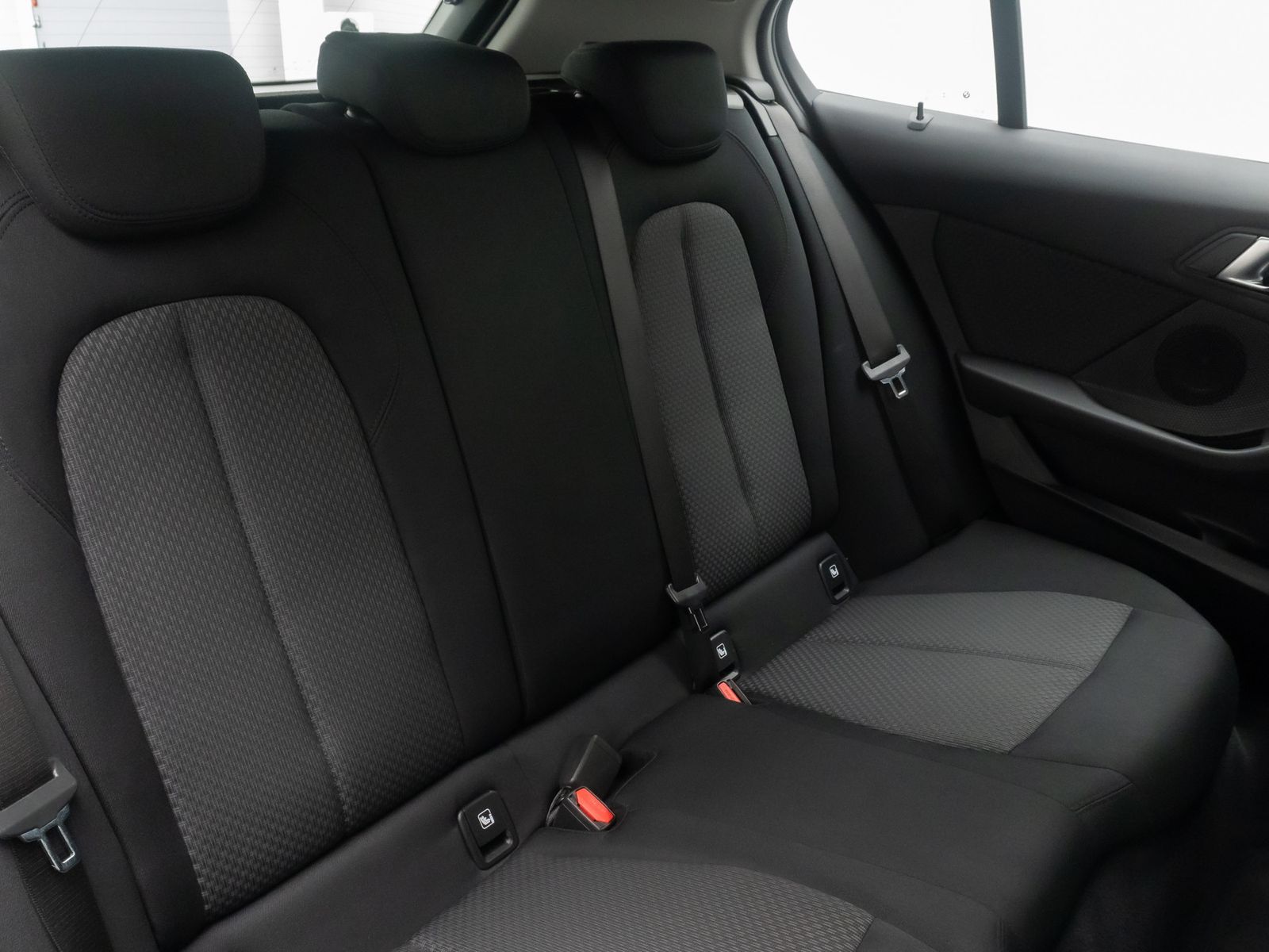 Fahrzeugabbildung BMW 118d GeschwindigReg PDC DAB LED CockpitPro WLAN