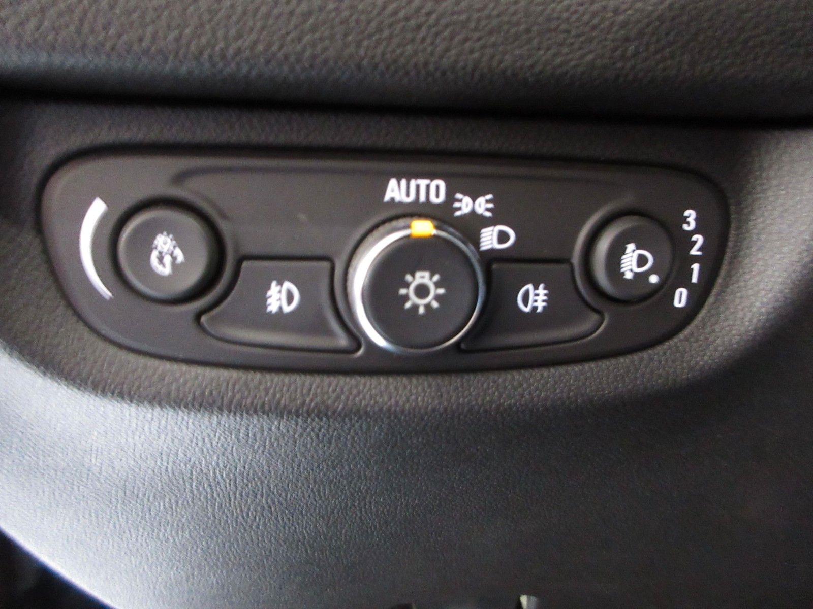 Fahrzeugabbildung Opel Insignia B 2.0D ST LED/NAVI/SHZ/LHZ/AHK