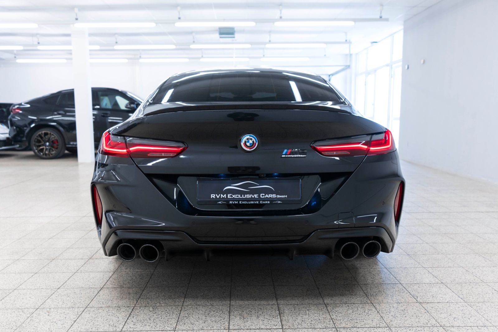 Fahrzeugabbildung BMW M8 Competition GC Head Up Laserlicht B&W ACC 360