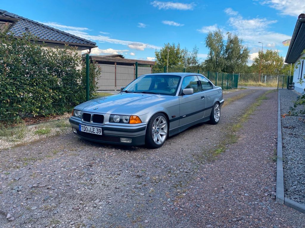 Image of BMW 320