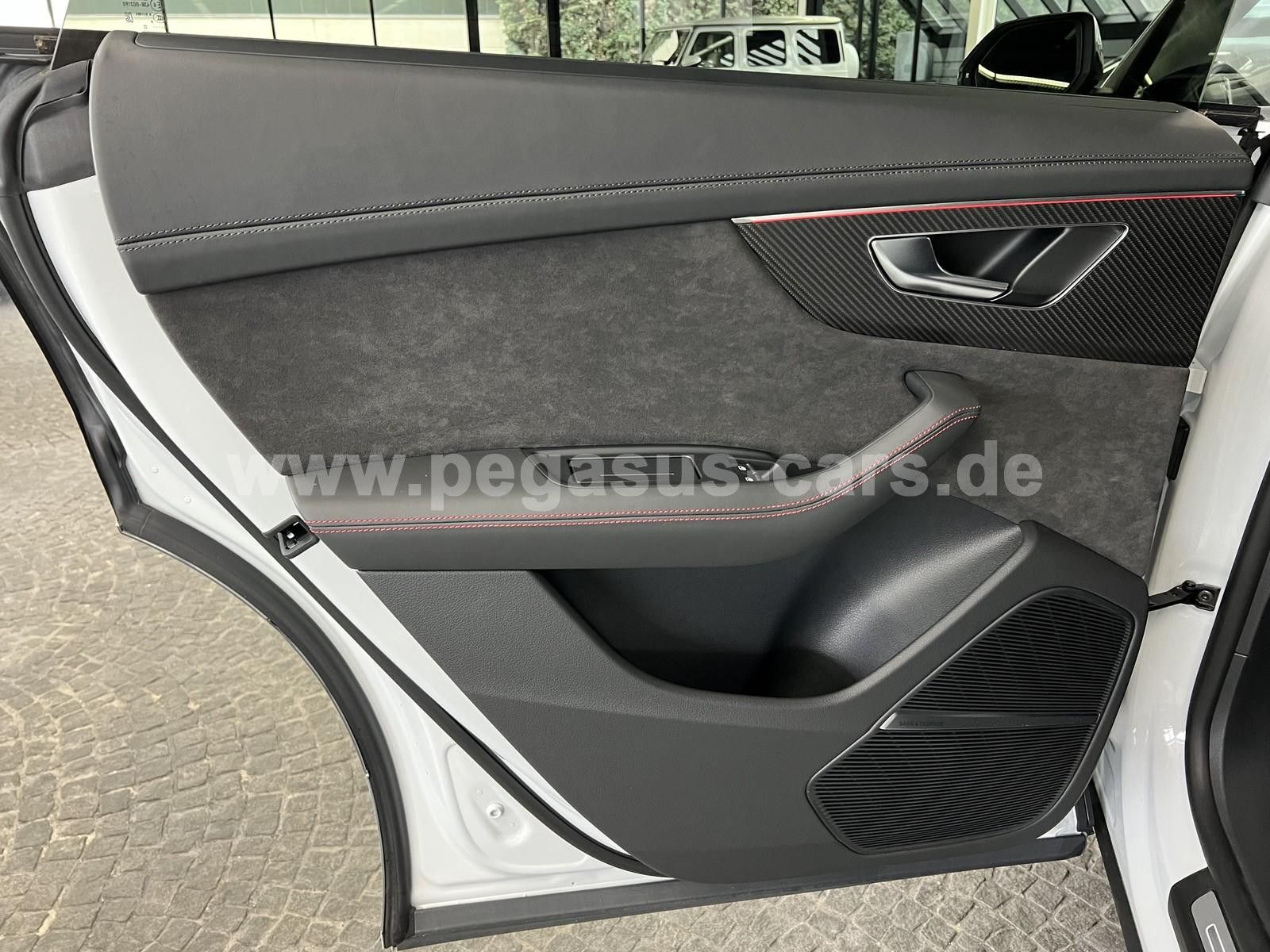 AUDI RSQ8 - 14