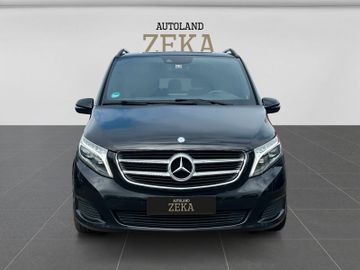 Mercedes V 220 - 2
