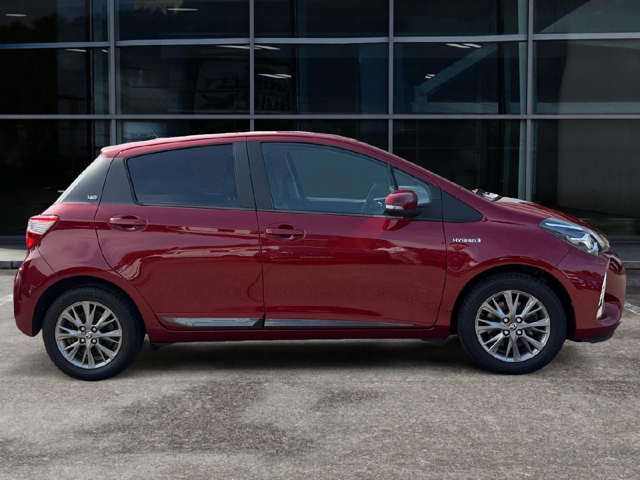 Fahrzeugabbildung Toyota Yaris Hybrid Y20 Club