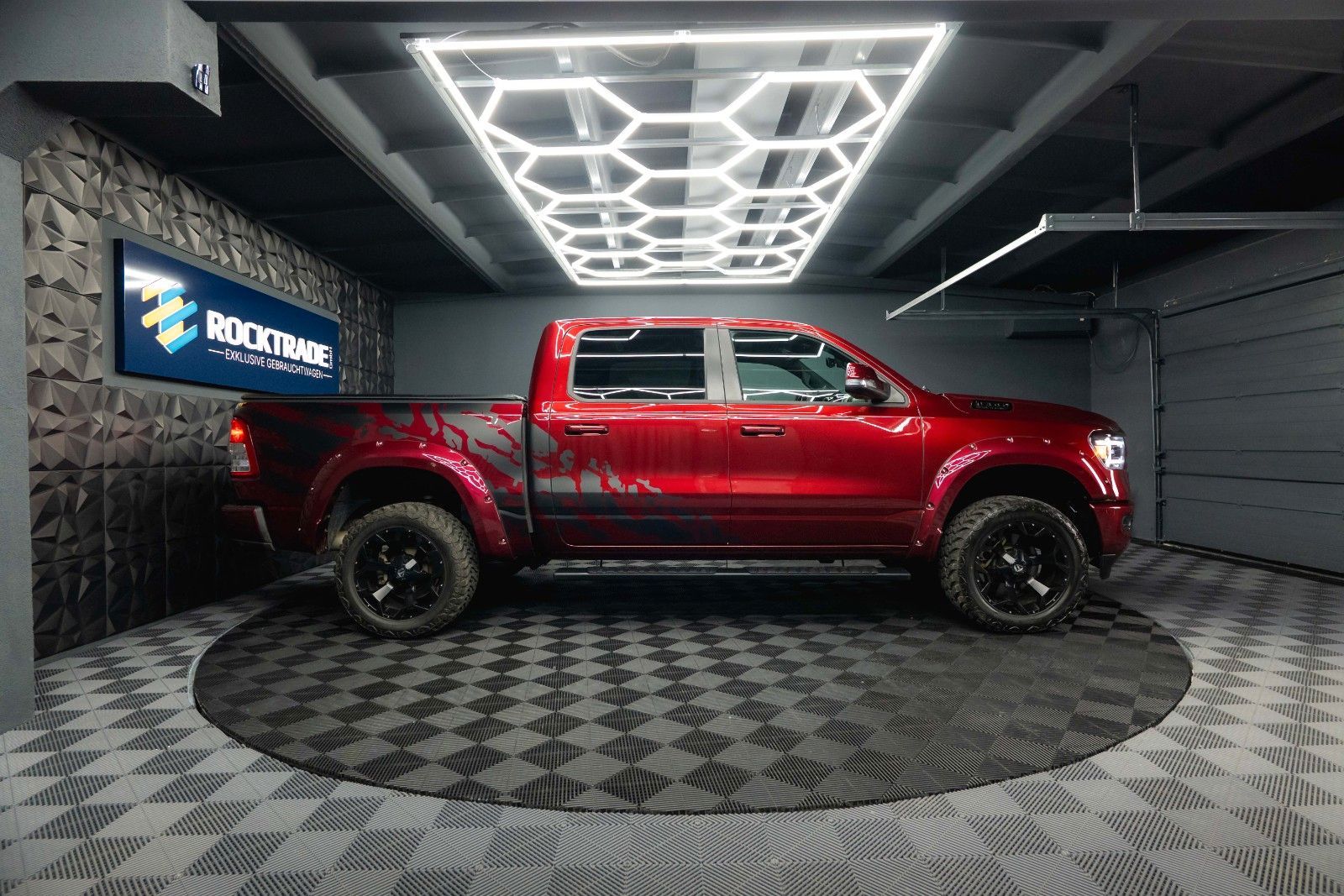 Fahrzeugabbildung Dodge RAM 5.7 V8 HEMI 4x4 OFFROAD Night-Paket *LED*19%