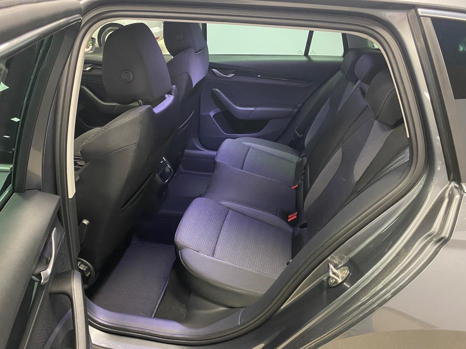 Fahrzeugabbildung SKODA Octavia 2.0 TDI DSG Selection AHK+5J GAR+APP+ACC