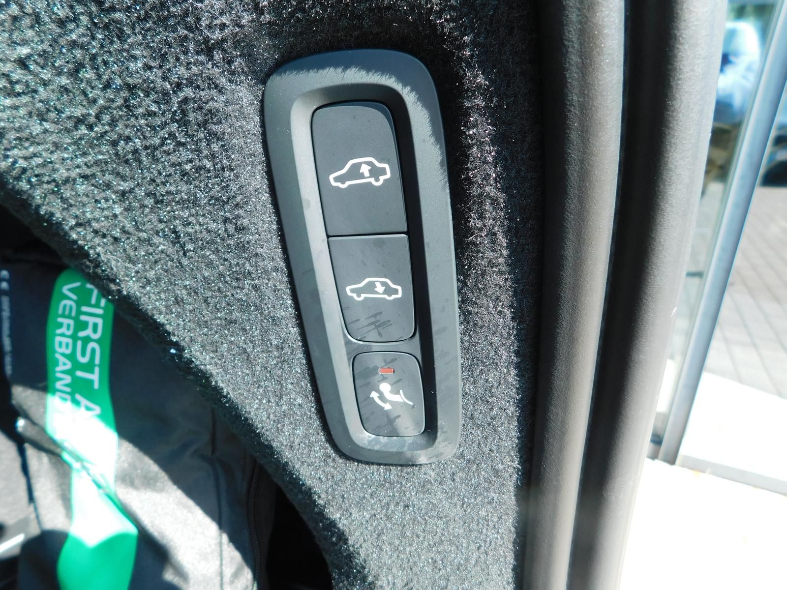Fahrzeugabbildung Volvo XC90 T8 Ultra Dark