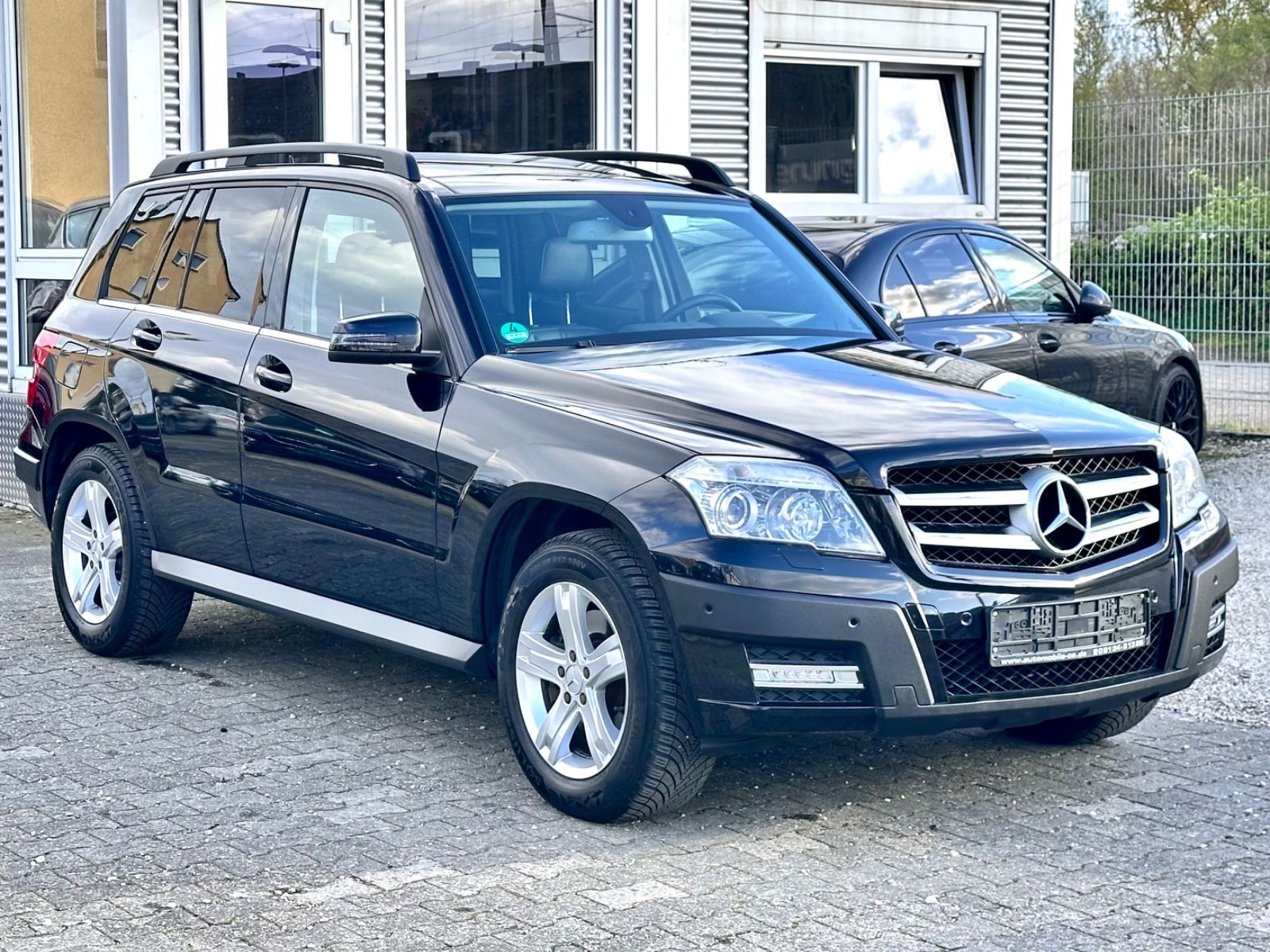 Fahrzeugabbildung Mercedes-Benz GLK 350 4MATIC*PANO+AHK+LEDER*