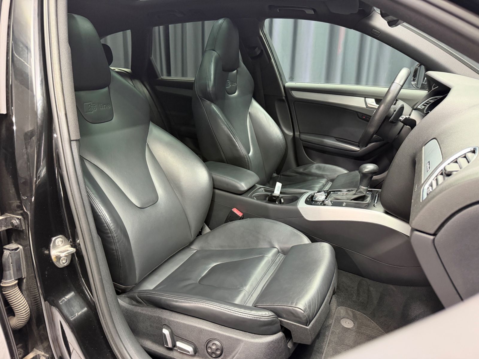 Fahrzeugabbildung Audi A4 Avant S line quattro|B&O|RS-SITZE|NAVI