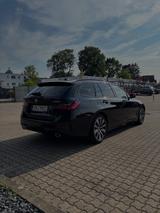 BMW 330i Touring Advantage Automatic Advantage - BMW 330 mit Benzin-Antrieb: Kombi