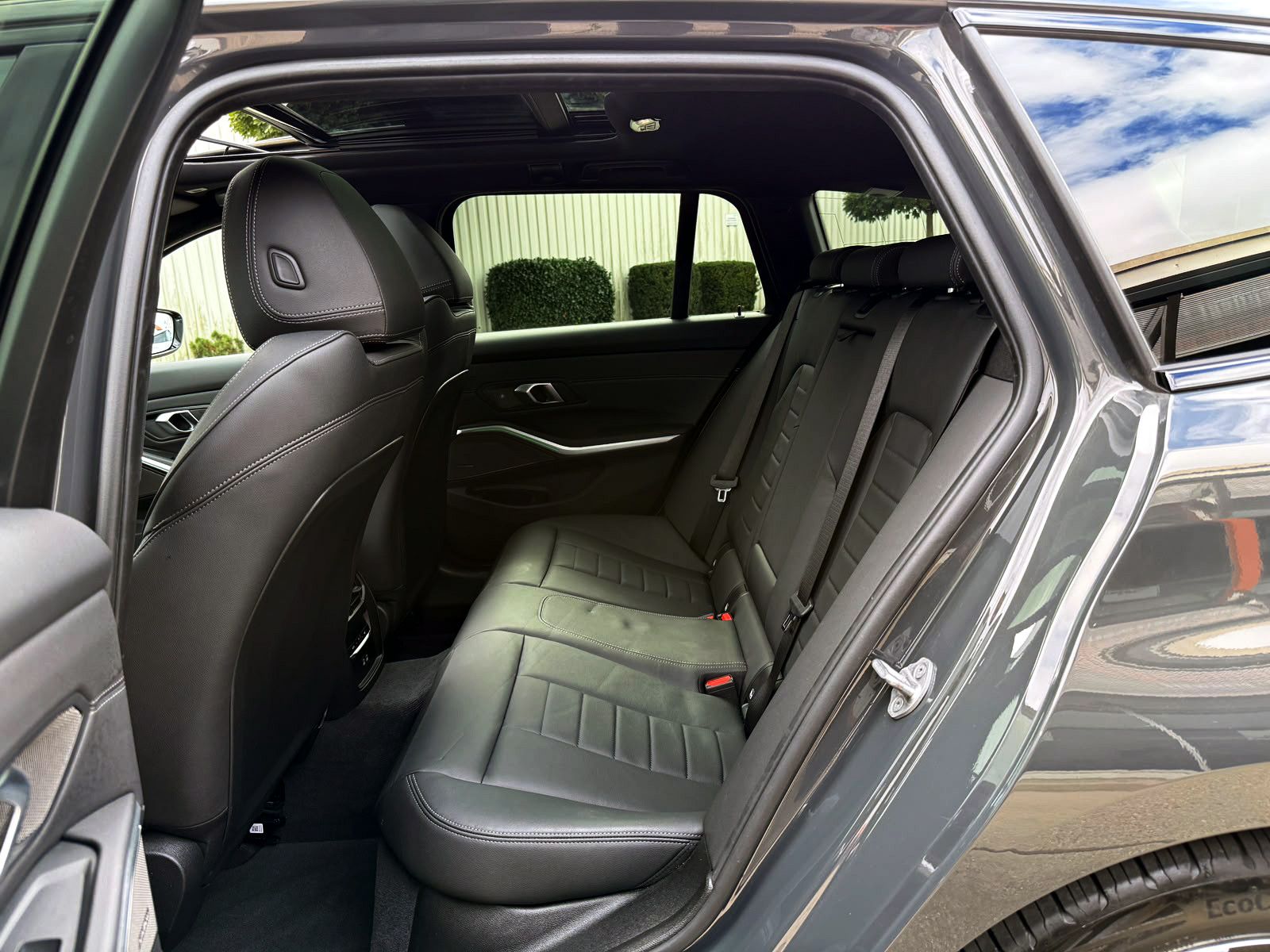 Fahrzeugabbildung BMW 320i Touring Steptr. M-Sport PANO LED KAM H&K BT