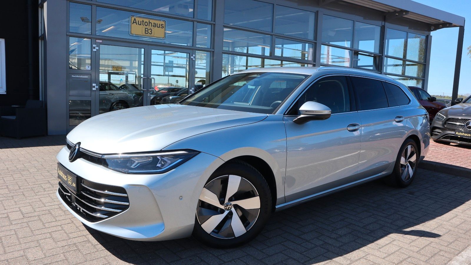 Gebrauchtwagen Volkswagen Passat Passat Variant Elegance DSG LED AHK 360°IQ Drive in Bergen
