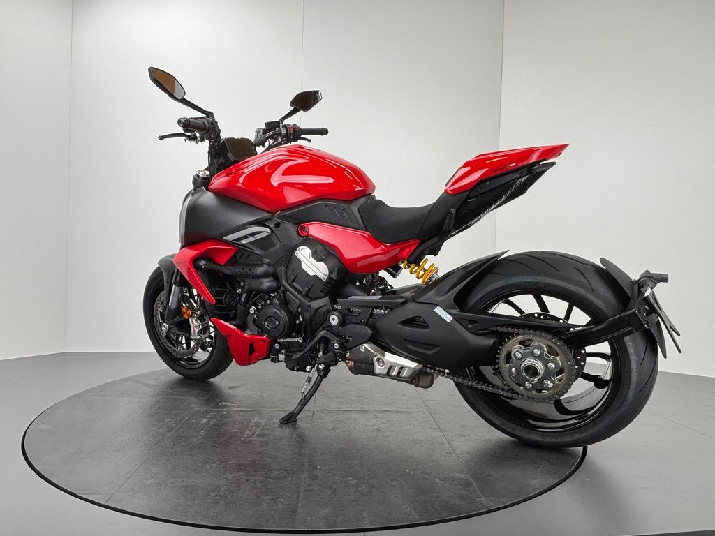 Fahrzeugabbildung Ducati DIAVEL V4 *NEUWERTIG *1. HAND