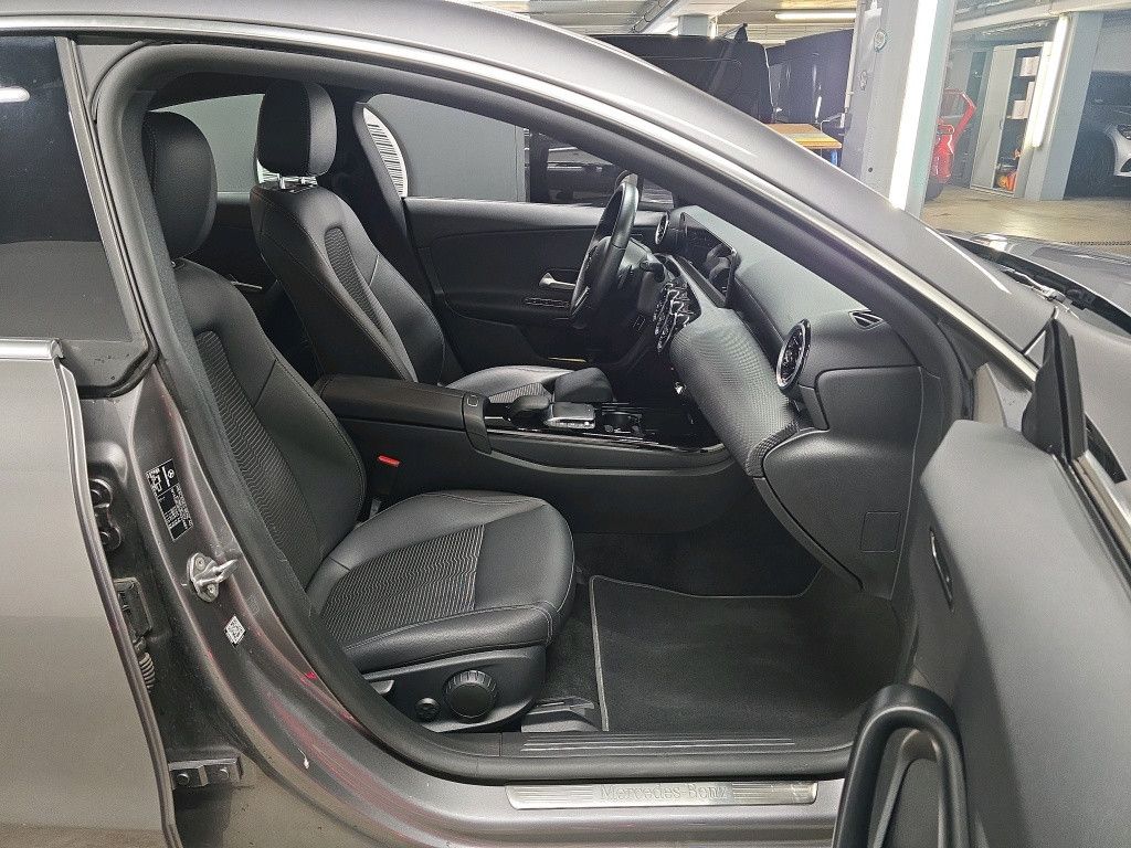 Fahrzeugabbildung Mercedes-Benz CLA 250 e Hybrid Aut DAB GRA Navi LED Kamera SHZ