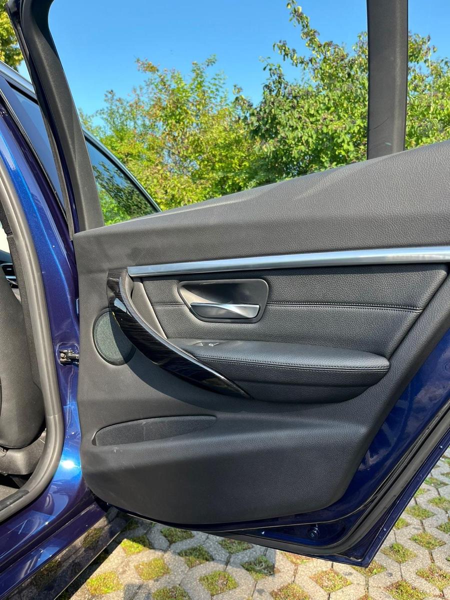 BMW 330i Touring Luxury Line Autom. Luxur...