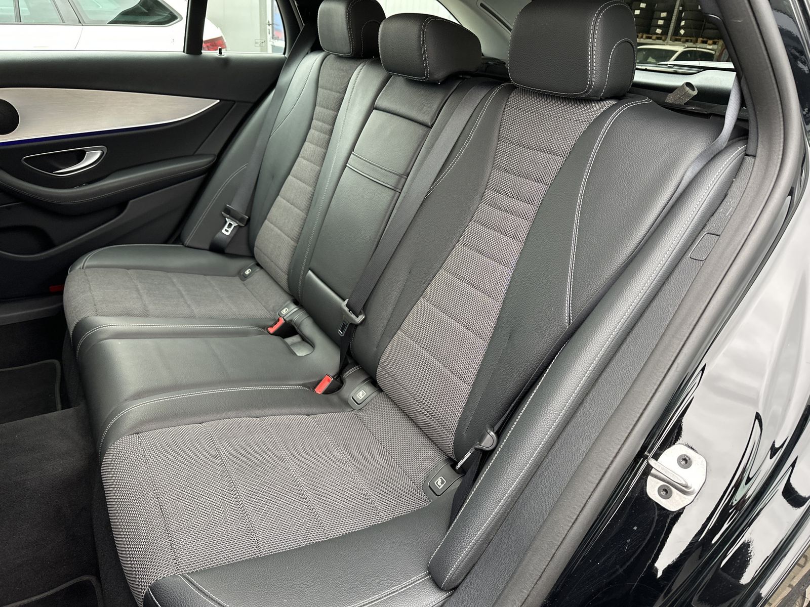 Fahrzeugabbildung Mercedes-Benz E 300de T 4Matic Avantgarde NAV+LED+AHK+WIDESCR