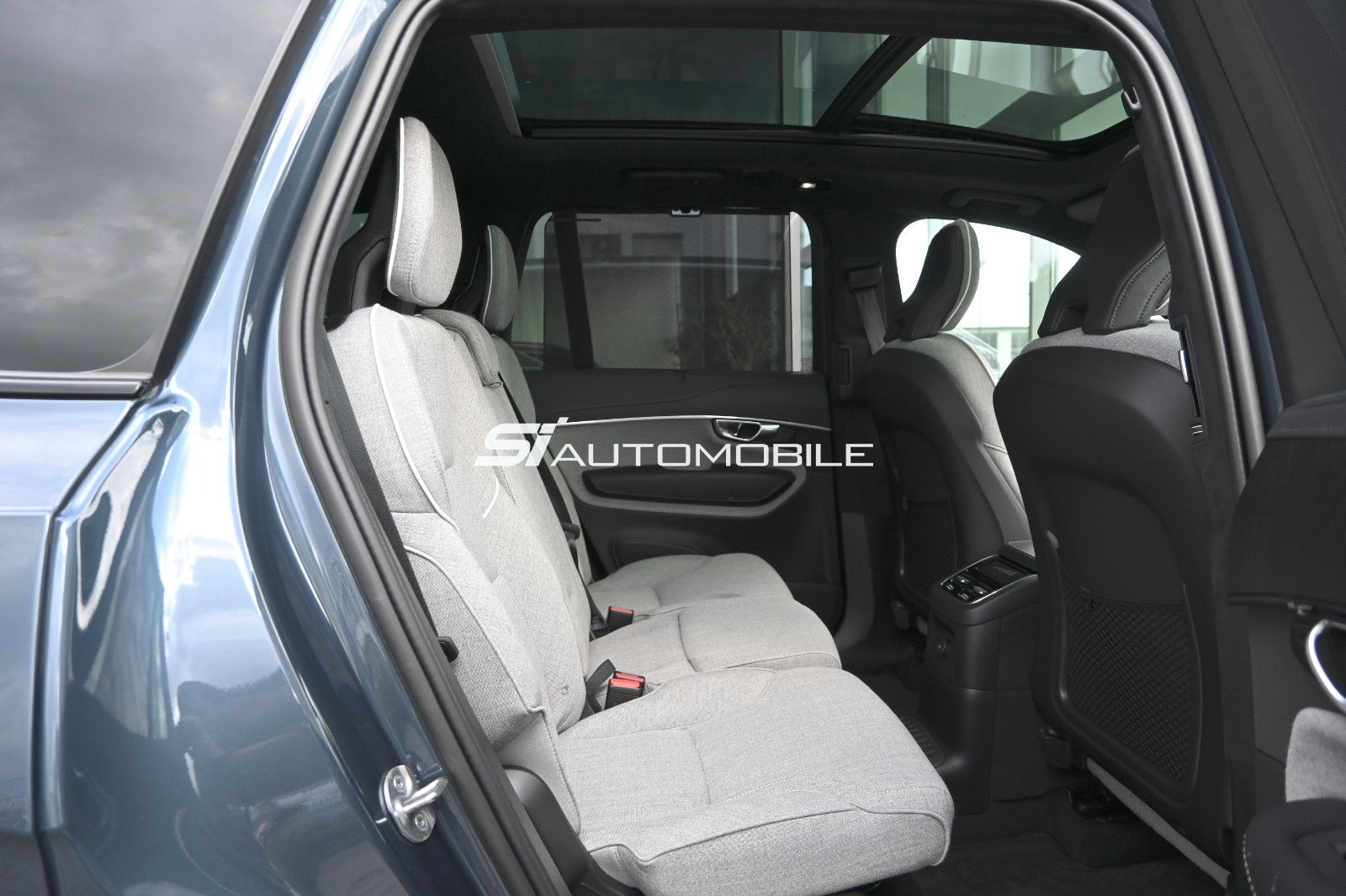 Fahrzeugabbildung Volvo XC90 T8 AWD Recharge Ultimate Dark °AHK°WOOL°