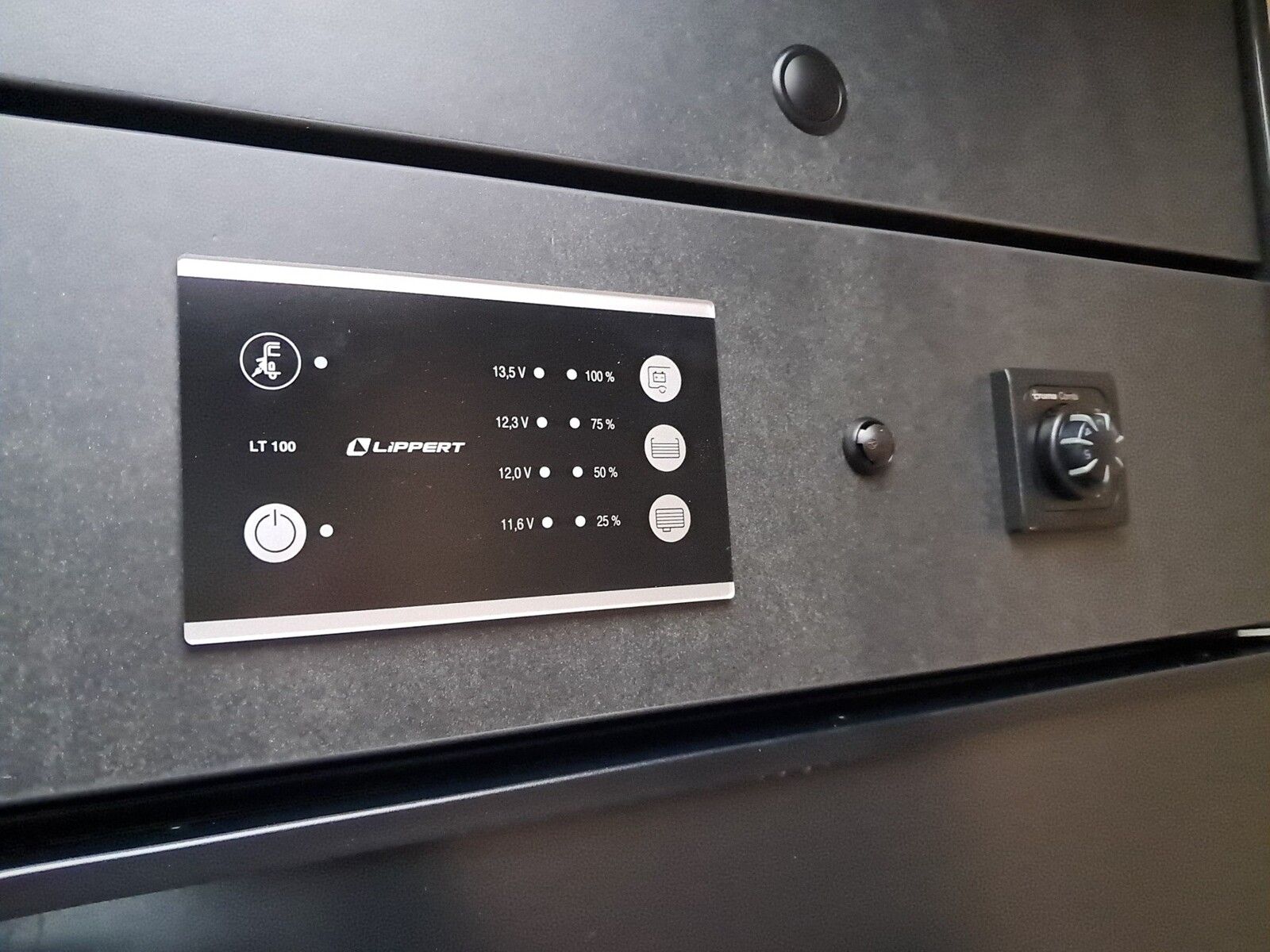 Fahrzeugabbildung Sunlight Adventure T 68C Automatik, Dörr Edition, TV