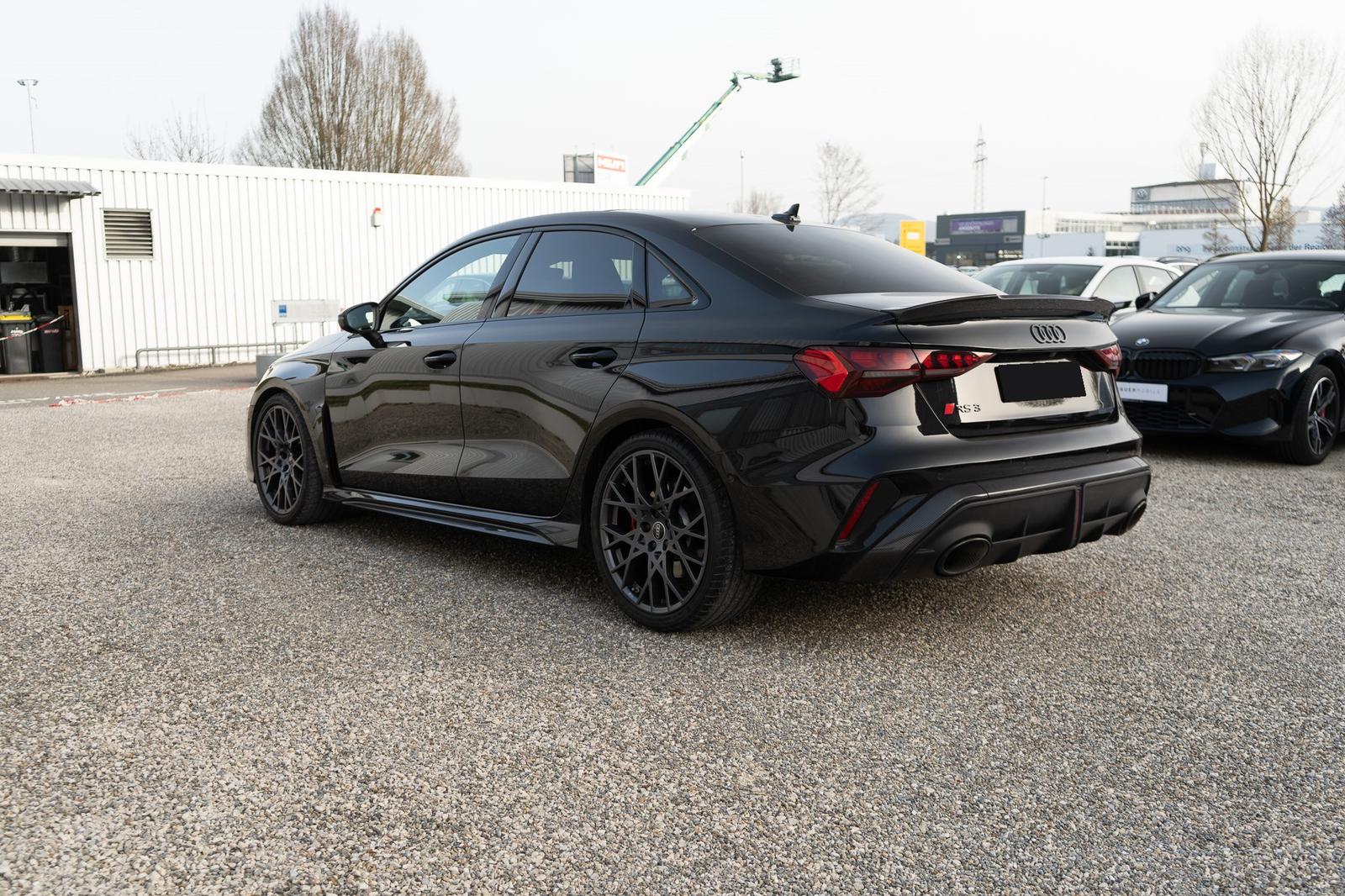 Audi RS 3 2.5 294 kW TFSI quattro Carbon