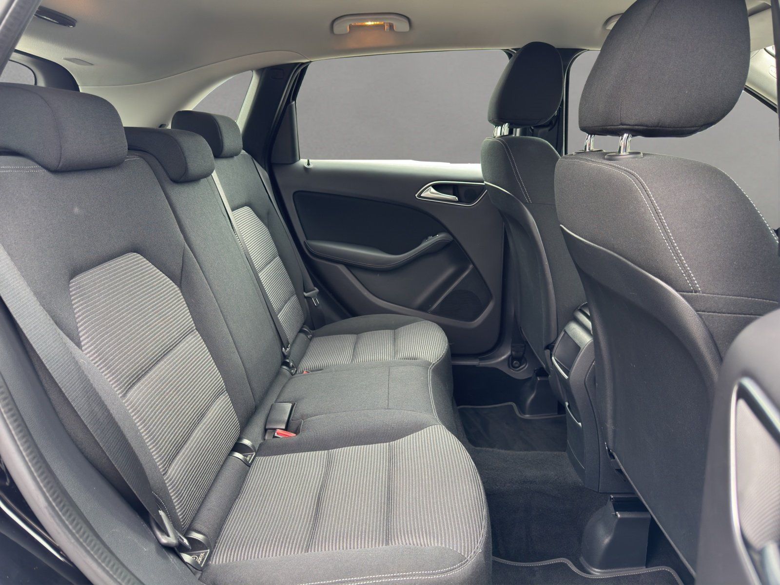 Fahrzeugabbildung Mercedes-Benz B 200 d 7G COMAND Totwinkel SHZ SpiegelPkt PTS