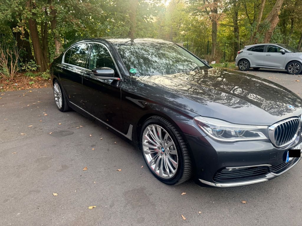 Image of BMW 740