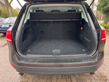 Volkswagen Touareg - 12