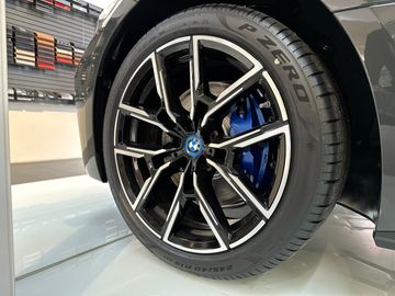 BMW i4 eDrive35 M Sport HiFi DAB LED RFK Komfortzg.