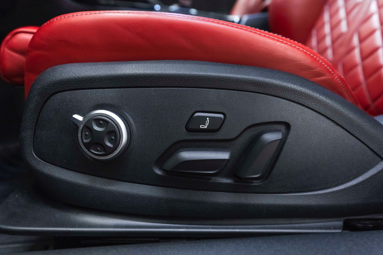 Fahrzeugabbildung Audi S4 3.0T QUATTRO B&O LED 360° MASSAGE CARPLAY