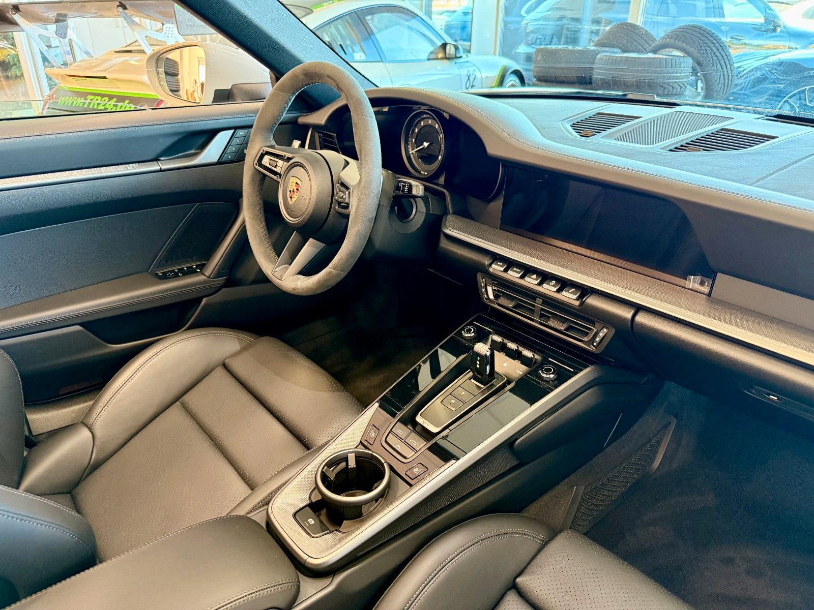 Fahrzeugabbildung Porsche 911 992 Carrera Cabrio Sportabgas/ACC/18-Wege