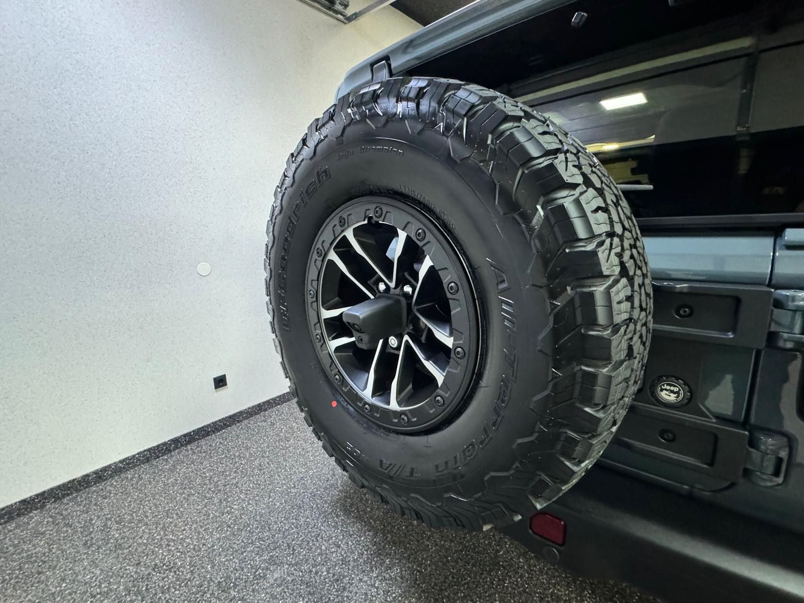 Fahrzeugabbildung Jeep MOAB 392-6.4L HEMI V8-WINDE-SKY ONE-35"