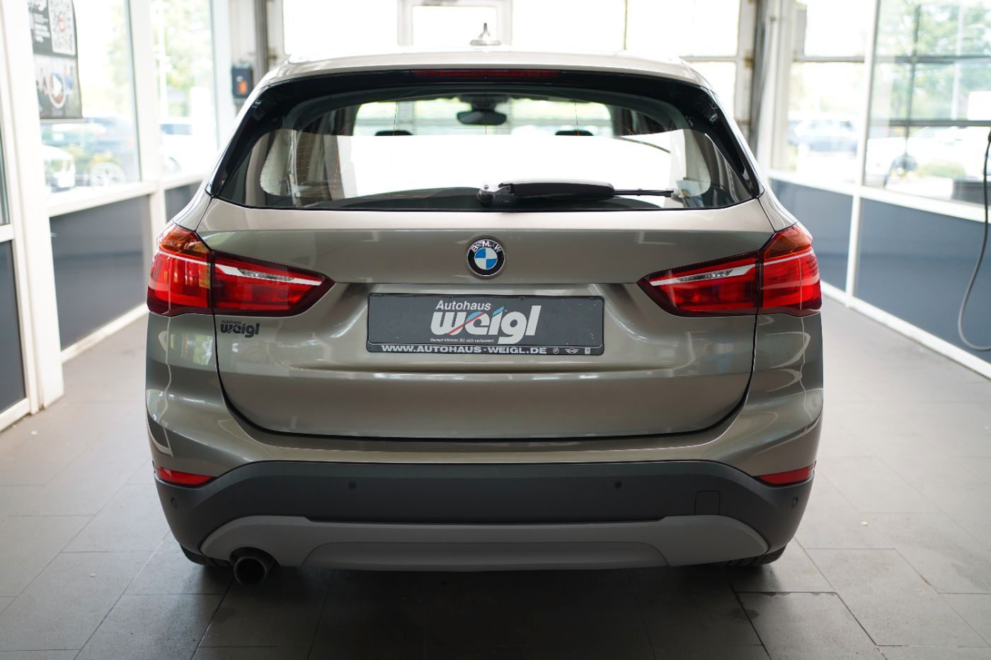 Fahrzeugabbildung BMW X1 18i Advantage +Sportsitze+LED+Parkassistent+