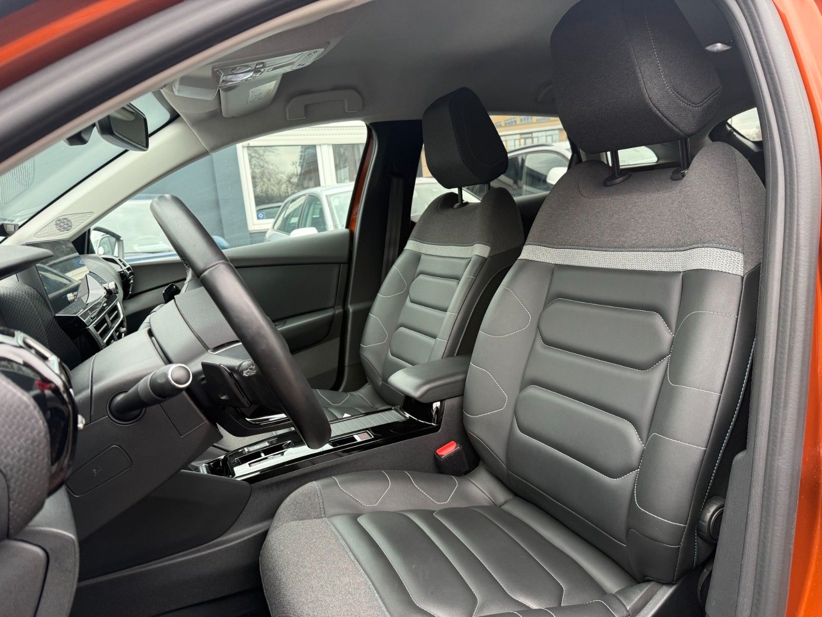 Fahrzeugabbildung Citroën C4 Lim. Shine -1.Hand-