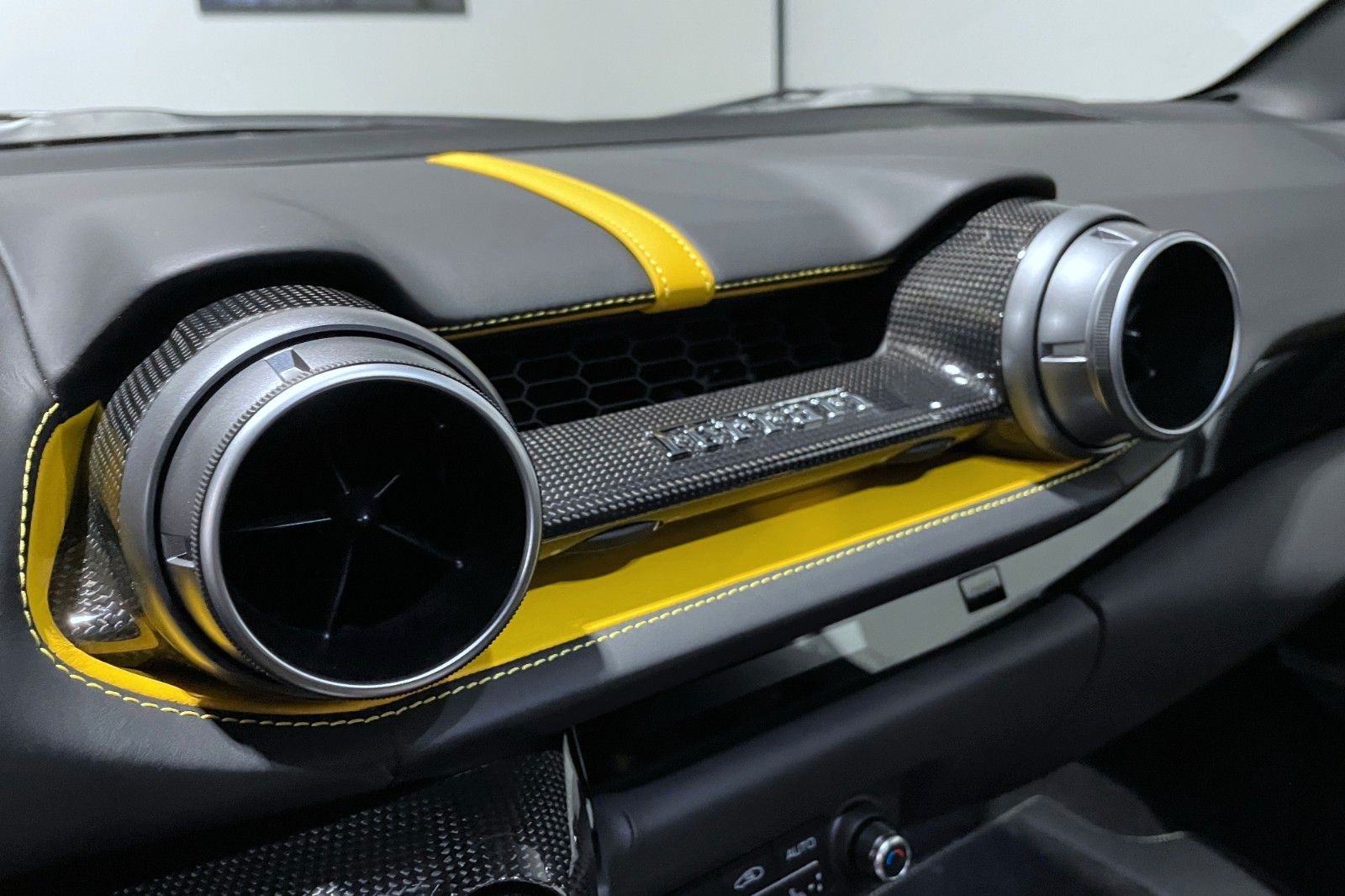 Fahrzeugabbildung Ferrari 812 GTS - FULL CARBON