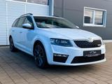 Skoda Octavia RS PERFORMANCE/NAVI/KAMERA/SHZ - Skoda Octavia mit Benzin-Antrieb: Kombi, Schaltgetriebe