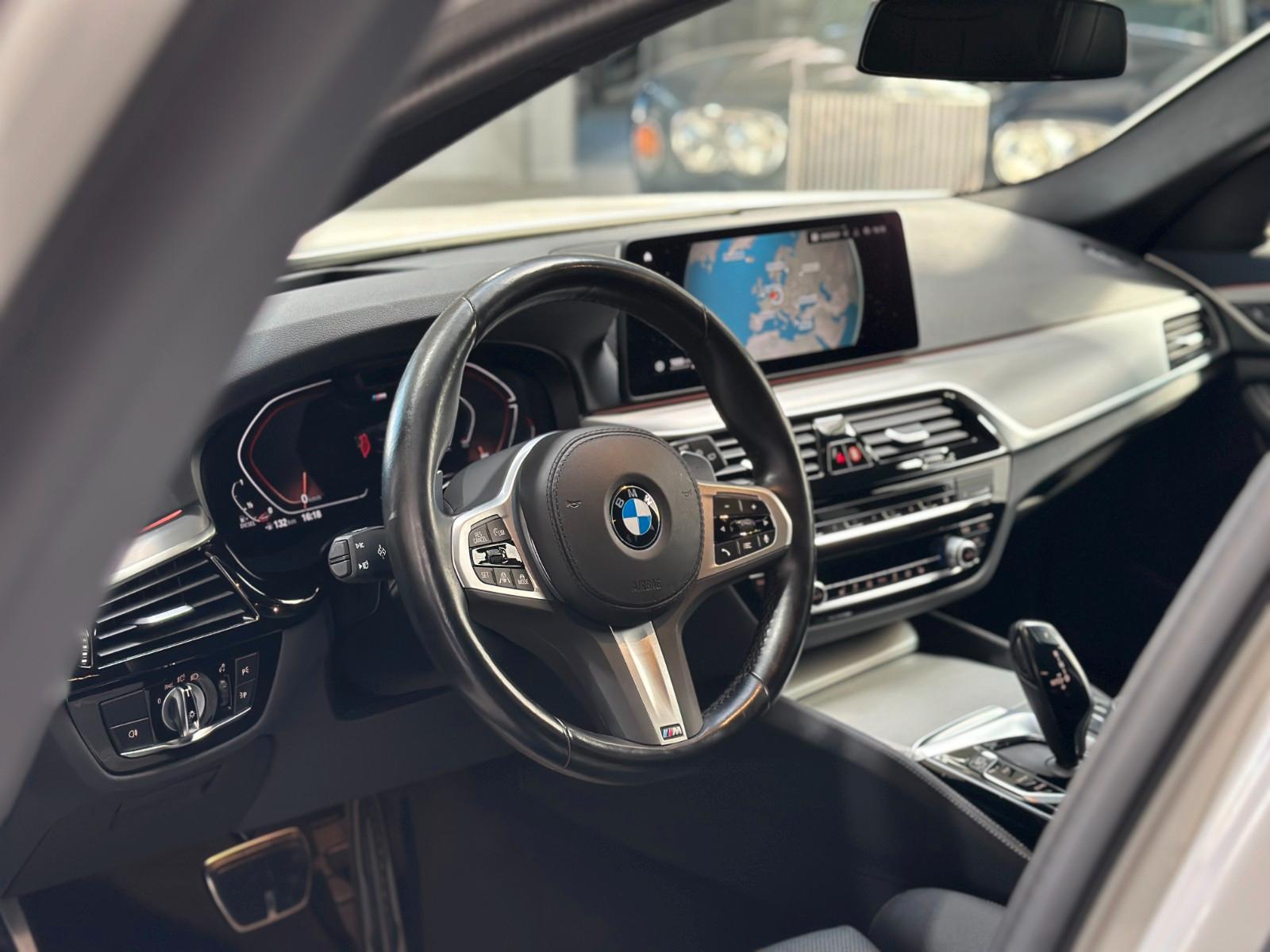 BMW 530d xDrive Touring Aut. M-SPORT LED*Leder*HUD