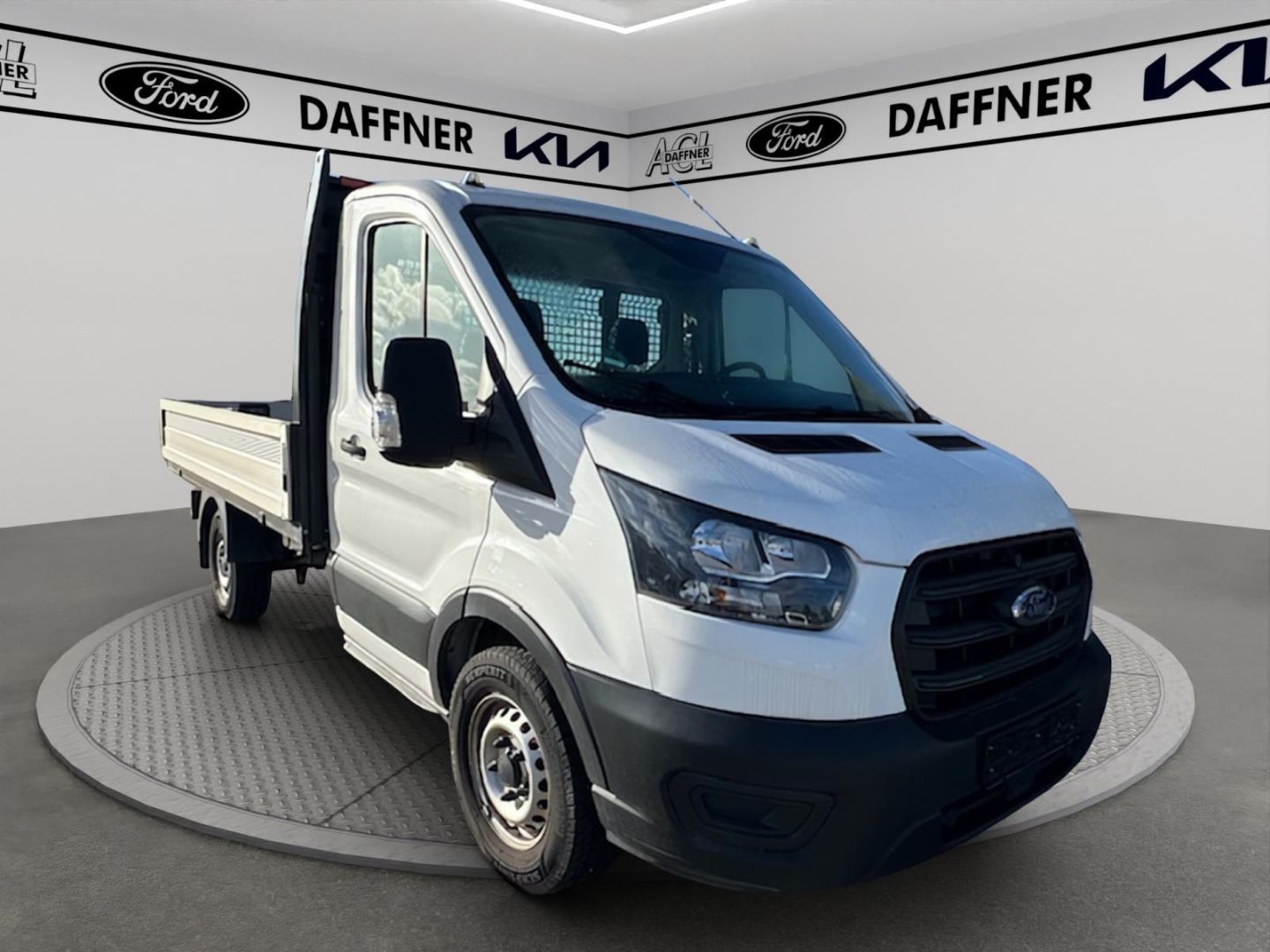 Fahrzeugabbildung Ford Transit Pritsche 350 L2 Einzelkabine Basis AHK A