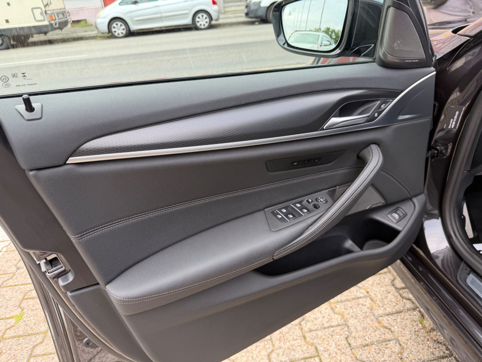 Fahrzeugabbildung BMW 520d Touring M SPORT LASER HUD KAMERA AHK LEDER