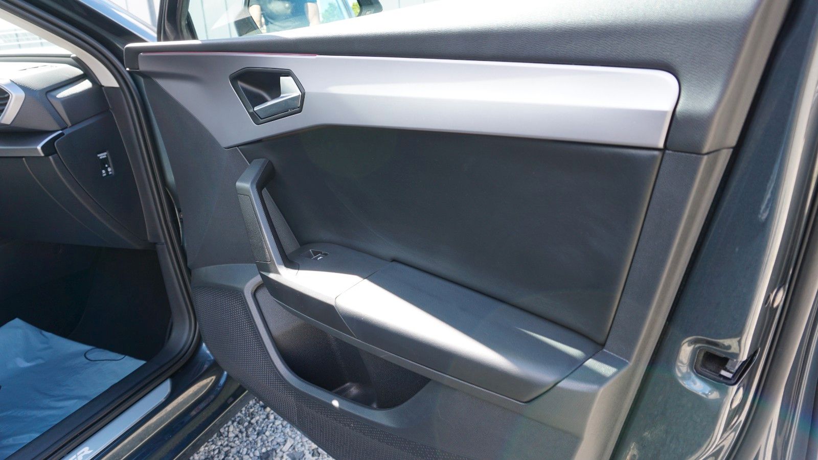 Fahrzeugabbildung SEAT Leon FR, SEAT Garantie, Navi, Sportfahrwerk, LED